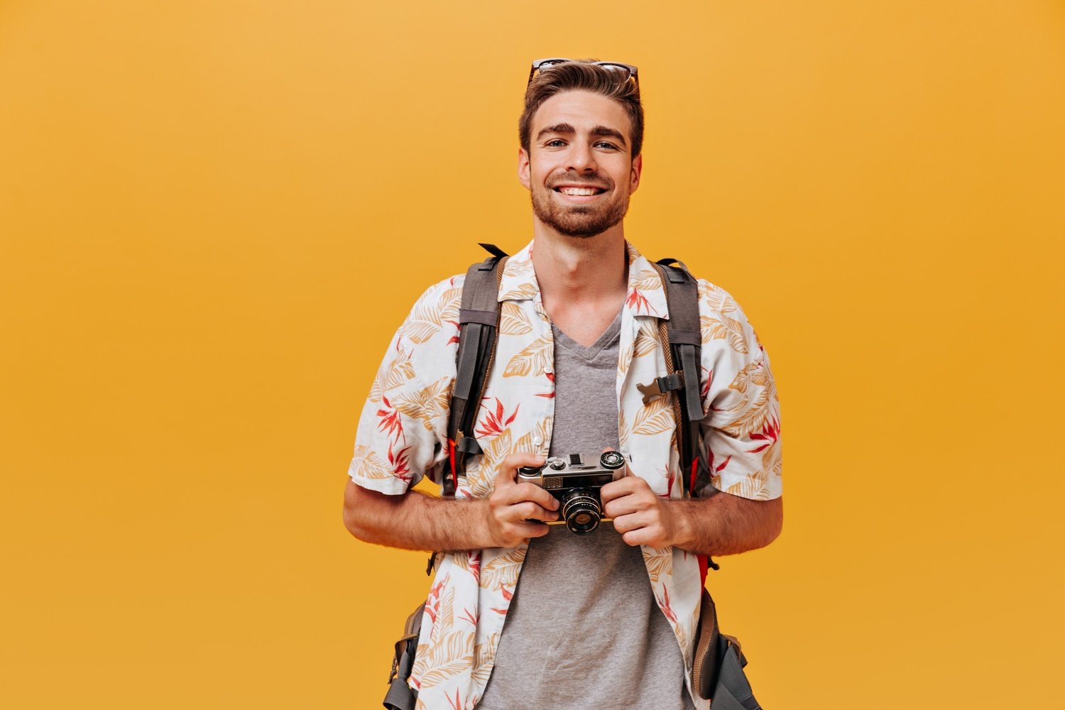 Inspiration smiling tourist with ginger beard in short sleeve q287ksw.jpg